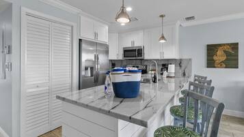 Coffee/tea maker, fridge, microwave, oven
