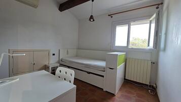 2 chambres, fer et planche à repasser, Wi-Fi gratuit, draps fournis