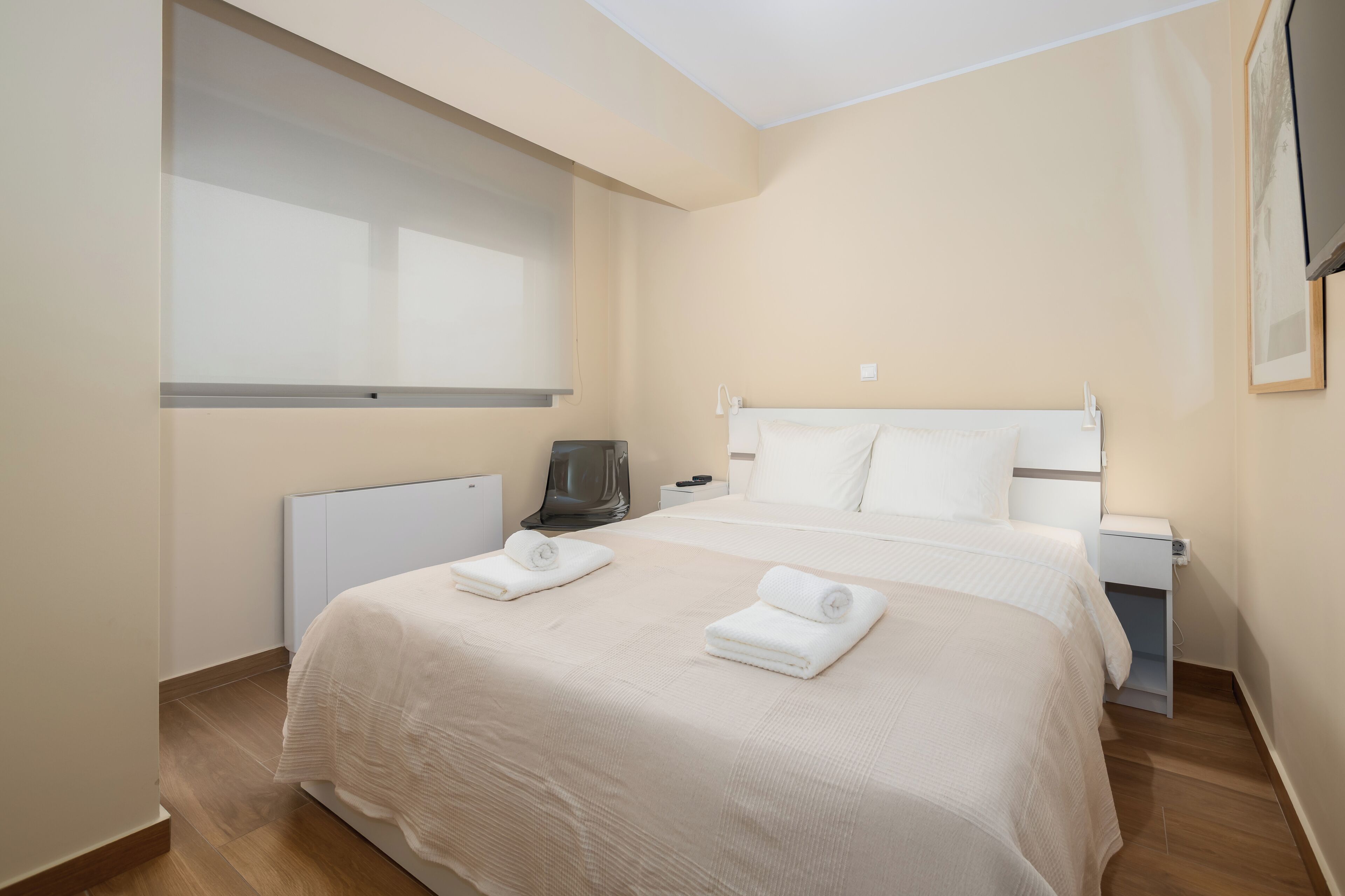 Iron/ironing board, WiFi (free)