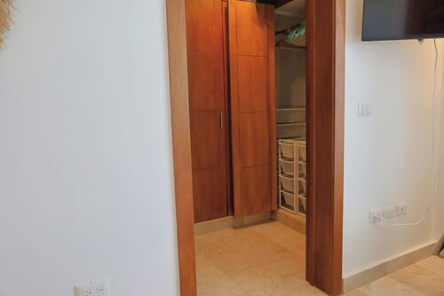     Family-Friendly 4BR Villa with Pool, Jacuzzi & Golf Access