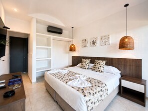 Deluxe Double Room, Balcony | Premium bedding, WiFi (free), individually decorated