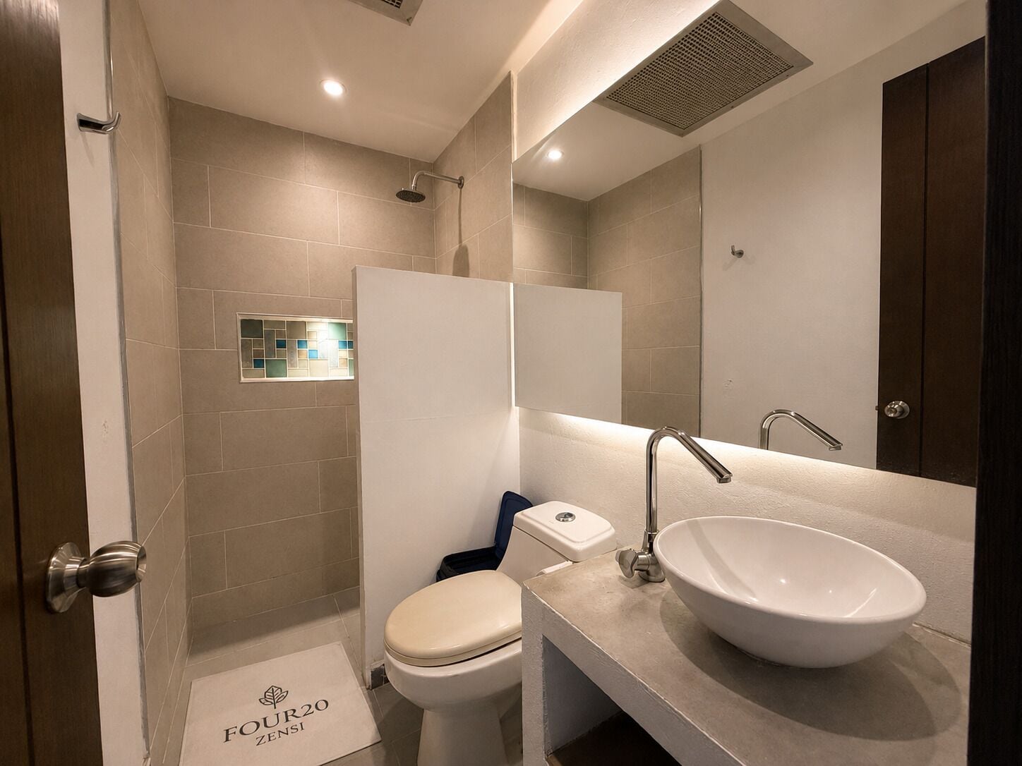 Superior Triple Room, Balcony, Garden View | Bathroom | Shower, rainfall showerhead, free toiletries, bidet