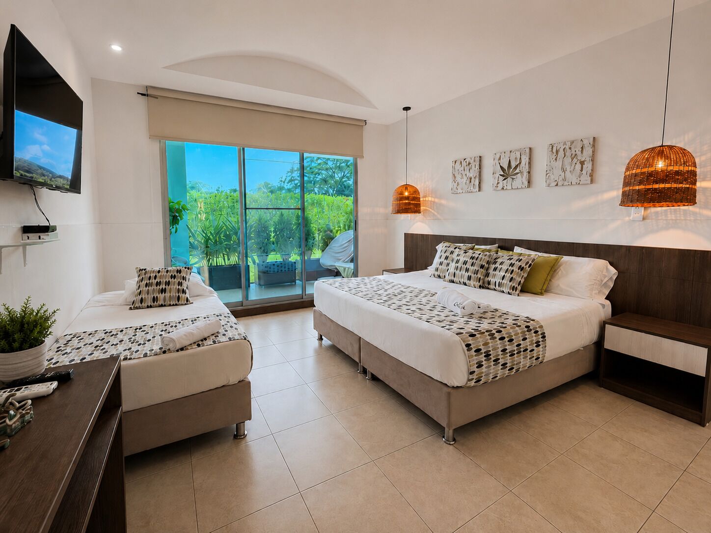 Superior Triple Room, Balcony, Garden View | Peralatan tempat tidur premium, Wi-fi percuma, dihias secara berasingan 
