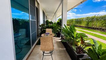 Superior-Dreibettzimmer, Balkon, Gartenblick | Ausblick vom Zimmer