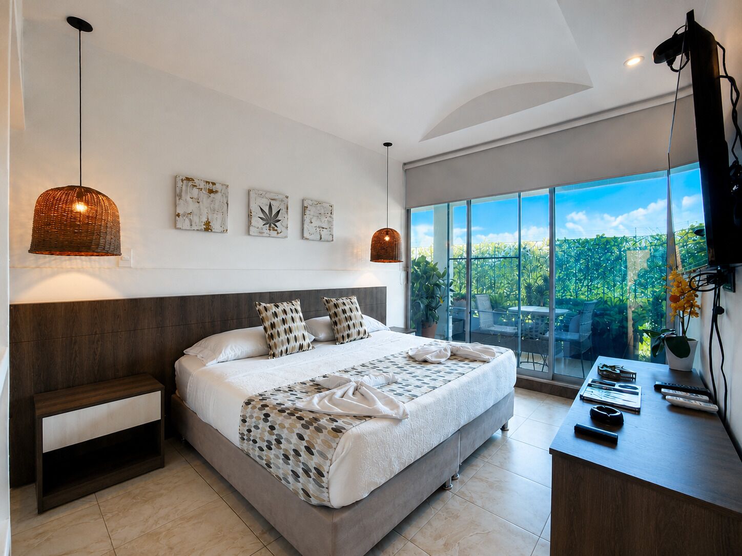 Deluxe Double Room, Balcony | Peralatan tempat tidur premium, Wi-fi percuma, dihias secara berasingan 