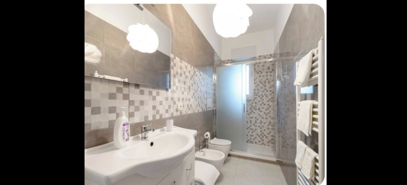 Doccia, asciugacapelli, bidet, asciugamani
