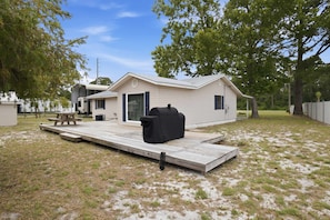 A mobile home with a patio, a barbecue grill, and a covered outdoor seating area. - New- Eastpoint- Next to RV park- Pet Friendly (Eastpoint)