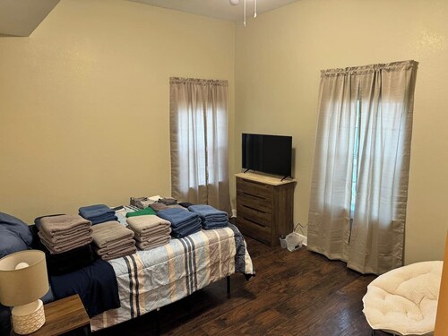 Spacious Jonesboro Retreat | Near Downtown | Fully Stocked Kitchen | Smart TVs