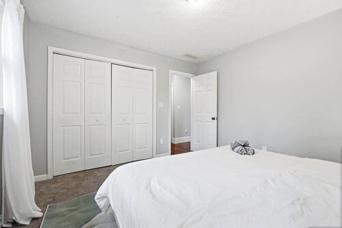 Windsor House | All-King| Sun-Filled Game Room
