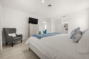 3 bedrooms, in-room safe, desk, iron/ironing board