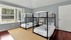 Bügeleisen/Bügelbrett, Reisekinderbett, WLAN, Bettwäsche