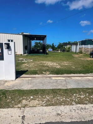Property grounds - 2-bedroom Container Home with Pool in Beautiful Aguadilla with cool AC (Aguadilla)