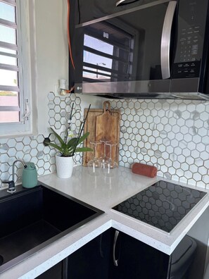Private kitchen - 2-bedroom Container Home with Pool in Beautiful Aguadilla with cool AC (Aguadilla)