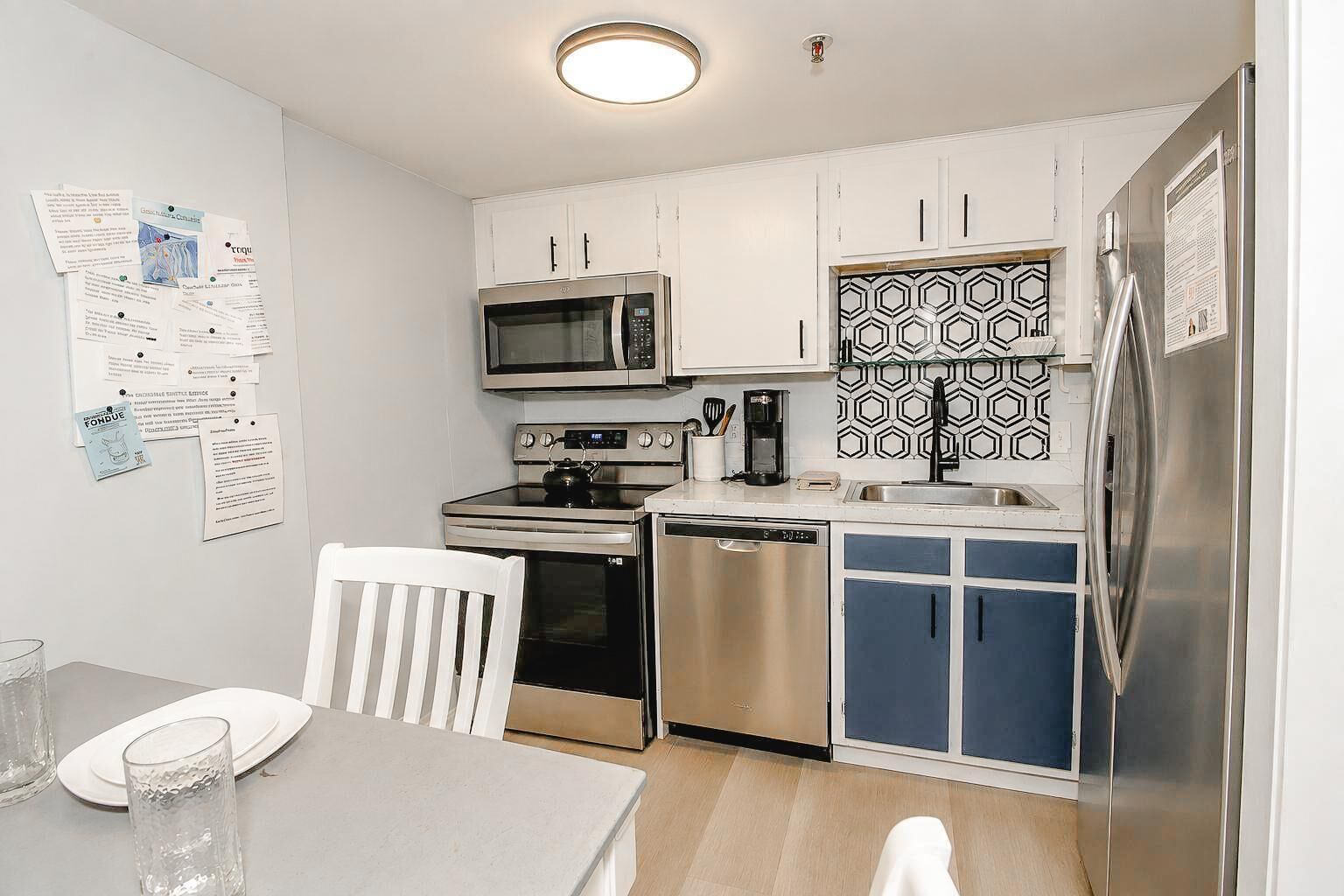 Coffee/tea maker, fridge, microwave, oven