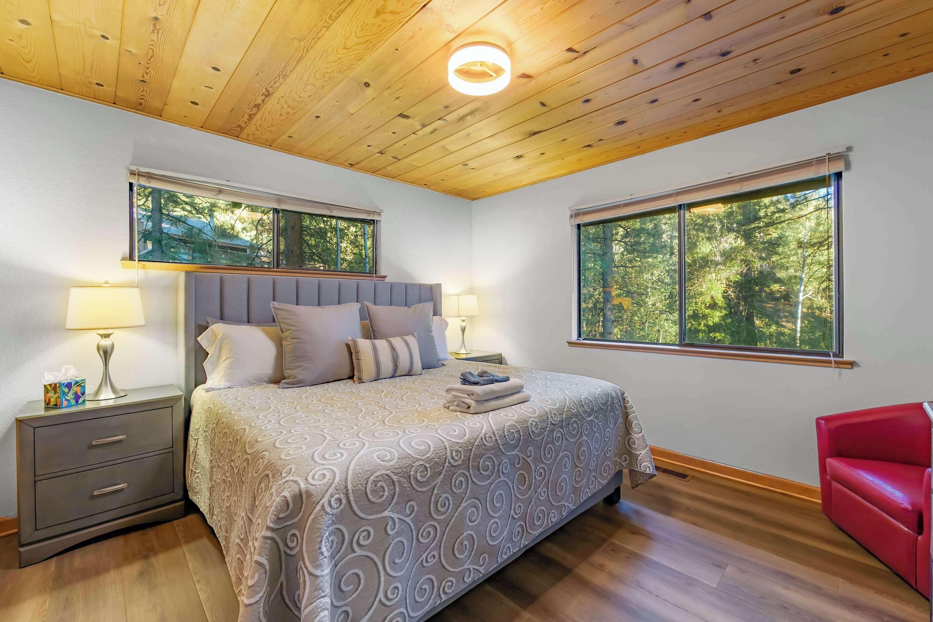 House, Multiple Beds, Mountain View (Granite Heights) | 3 bedrooms, individually decorated, individually furnished, bed sheets