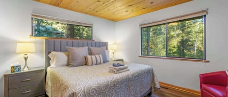 House, Multiple Beds, Mountain View (Granite Heights) | 3 bedrooms, individually decorated, individually furnished, bed sheets