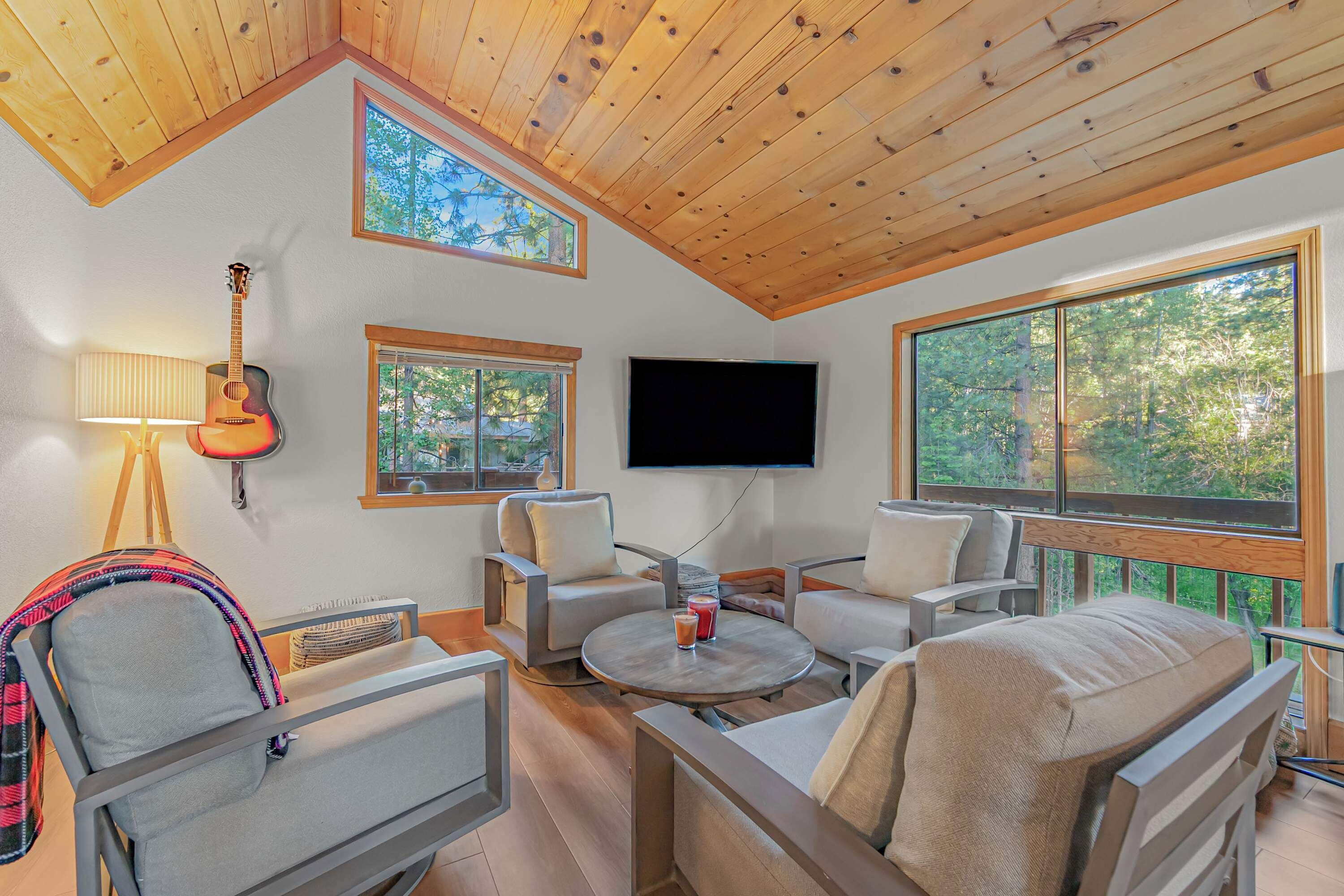 House, Multiple Beds, Mountain View (Granite Heights) | Living area
