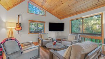 House, Multiple Beds, Mountain View (Granite Heights) | Living area