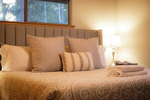 A bed with a patterned bedspread, a headboard, and pillows. - Granite Heights - Pet Friendly Retreat (Stateline)