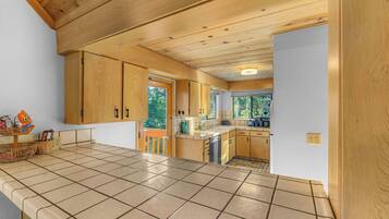 House, Multiple Beds, Mountain View (Granite Heights) | Private kitchen