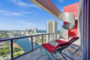 Property grounds - Luxury Penthouse | Ocean & Canal Views, Pool & Gym 3306 (Hallandale Beach)