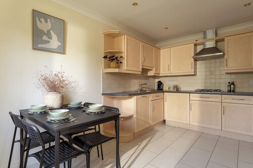 Modern Home nr Exeter, Garden & Private Parking
