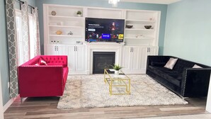 Casa, 4 quartos, varanda | Sala de estar