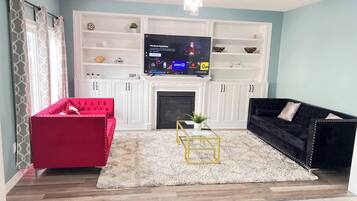 House, 4 Bedrooms, Patio | Living room