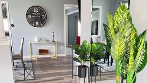 Casa, 4 quartos, varanda | Parte interna