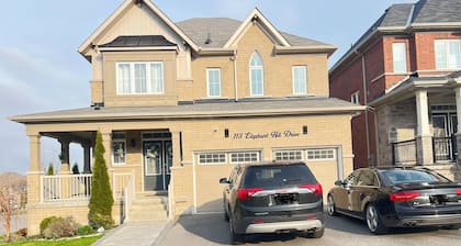 Relaxing 4-bedroom Retreat in Bowmanville, Clarington