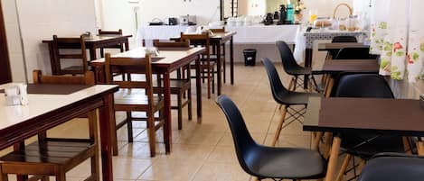 Desayuno bufé gratuito y diario