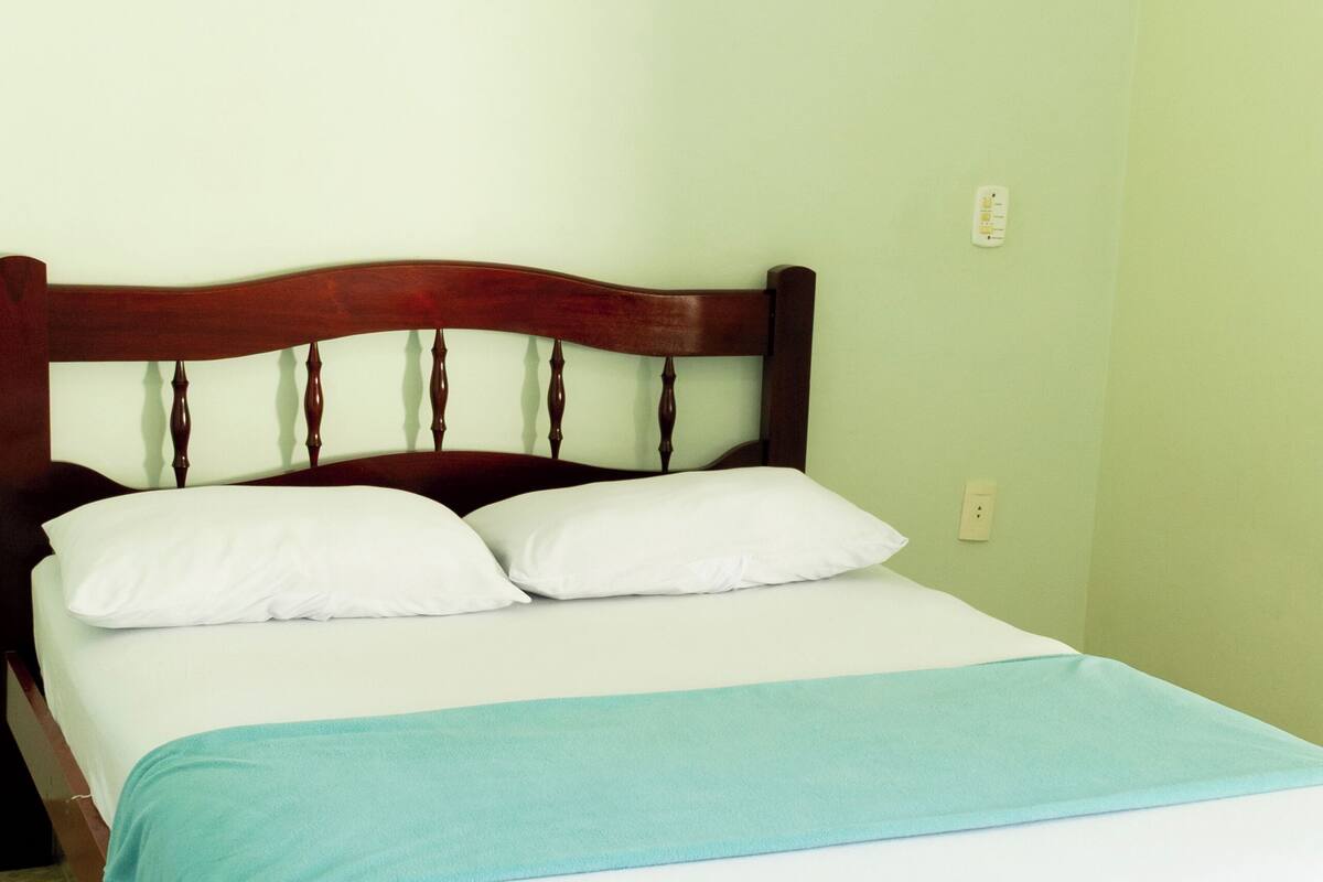 Basic Double Room | Desk, laptop workspace, WiFi (free), bed sheets