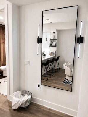Hair dryer, towels, soap, toilet paper -     Modern Buckhead Escape Stylish 1BR Free Parking (Atlanta)