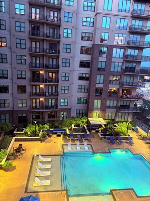 Outdoor pool -     Modern Buckhead Escape Stylish 1BR Free Parking (Atlanta)