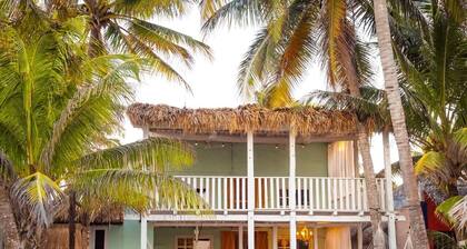 Guesthouse & Yoga Studio beachfront home: El Cuyo