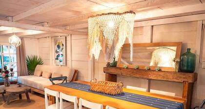 Guesthouse & Yoga Studio beachfront home: El Cuyo