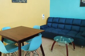 Dining - Cozy Poolside Retreat| AC, WiFi & Near Beach (Playa Agua Blanca)