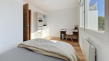 2 bedrooms, desk, free WiFi, bed sheets