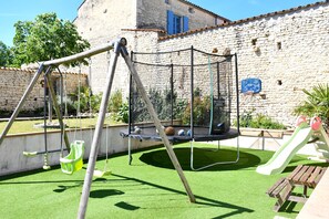 Children’s area - Au Clos des Auges – The Perfect Vacation Rental for a Family Vacation (Saint-Saturnin-du-Bois)