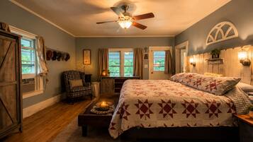 3 bedrooms, desk, iron/ironing board, travel crib