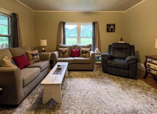 3-bedroom farmhouse in charming Del Rio with with trout stream and 35 acres.