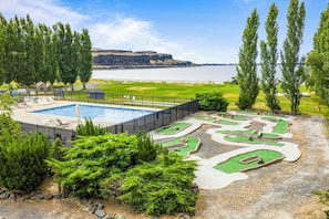 Mini-golf
