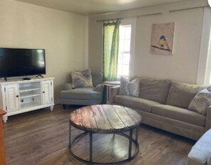 Cabin, 2 Bedrooms | Living area