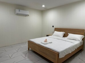 1 bedroom, bed sheets