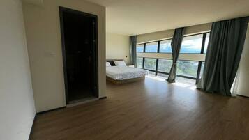 1 bedroom, bed sheets
