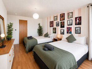 Apartment, 2 Bedrooms, Accessible, Balcony - The Galleria Suite With Free Parking (Birmingham)