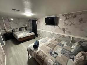 WiFi, bed sheets - Enjoyable 4-bedroom house with AC in charming Big Spring (Big Spring)