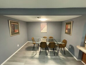 Dining - Enjoyable 4-bedroom house with AC in charming Big Spring (Big Spring)