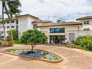 A hotel entrance with a paved driveway, a small tree, and a bench. - 2 Bedroom Villa at Marriott Kaua'i Lagoons (Lihue)