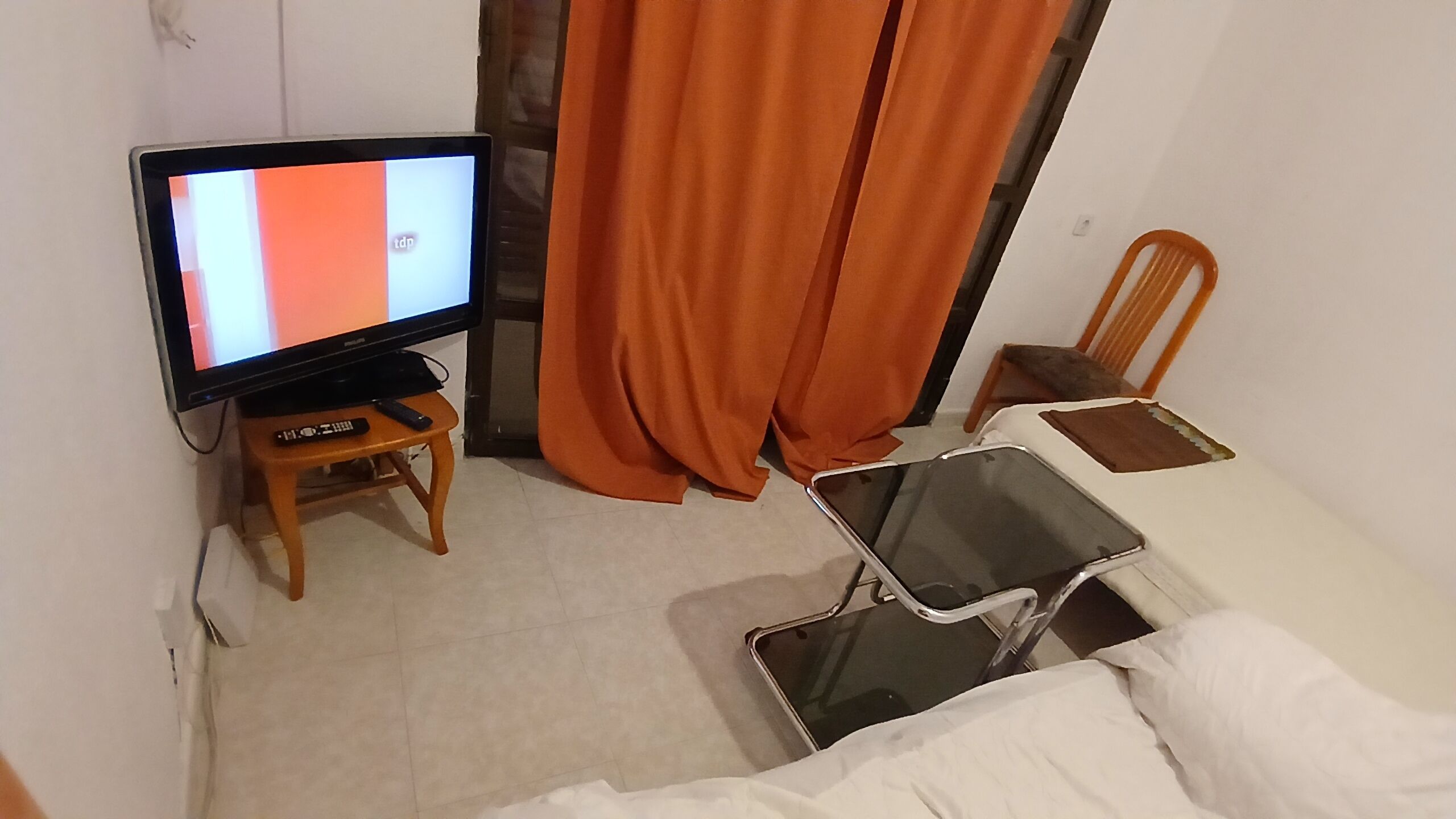 1 camera, Wi-Fi, lenzuola